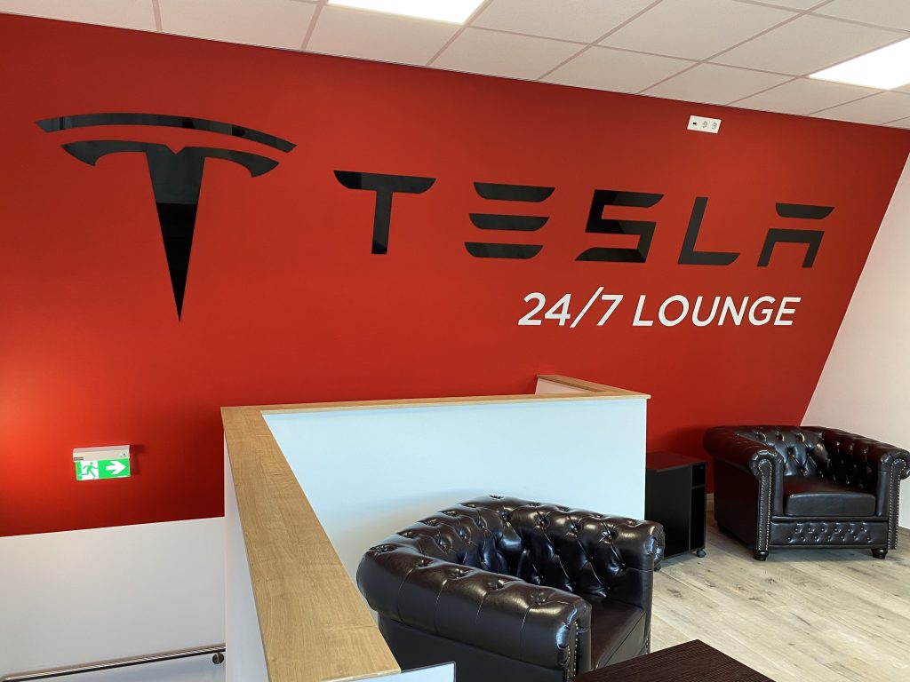 Tesla Supercharger Lounge | Elettronauti.it
