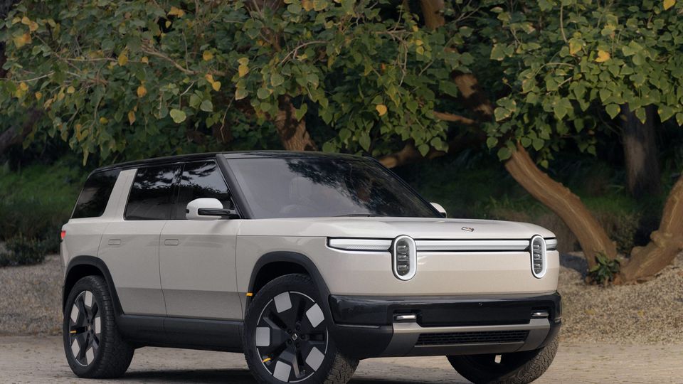 Rivian presenta il SUV elettrico R2: sorprende con un prezzo più basso