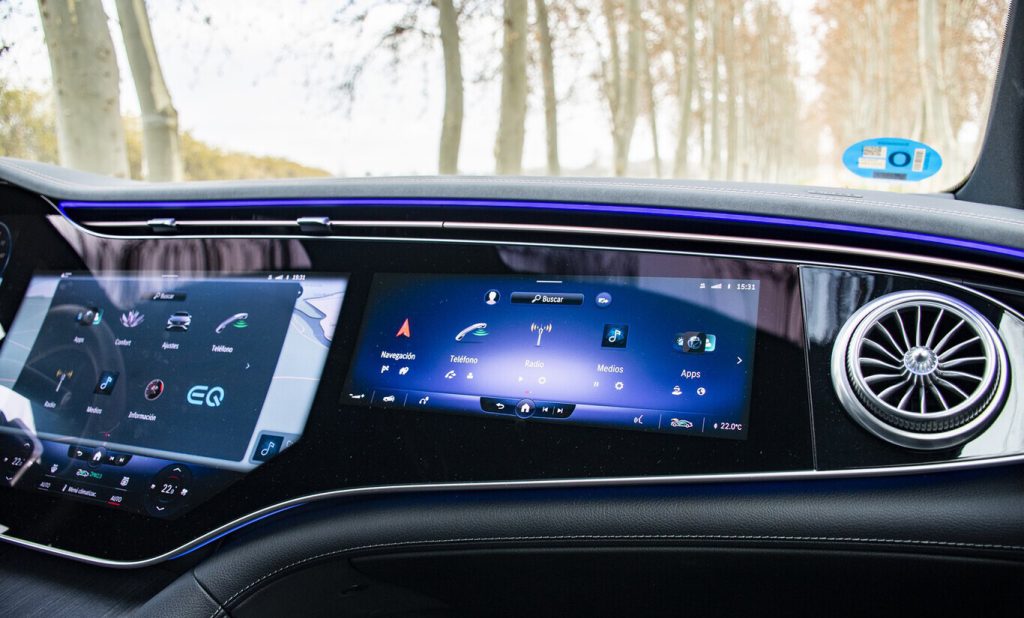 Mercedes-Benz vuole eliminare tutti i pulsanti fisici dalle auto.  | Elettronauti.it
