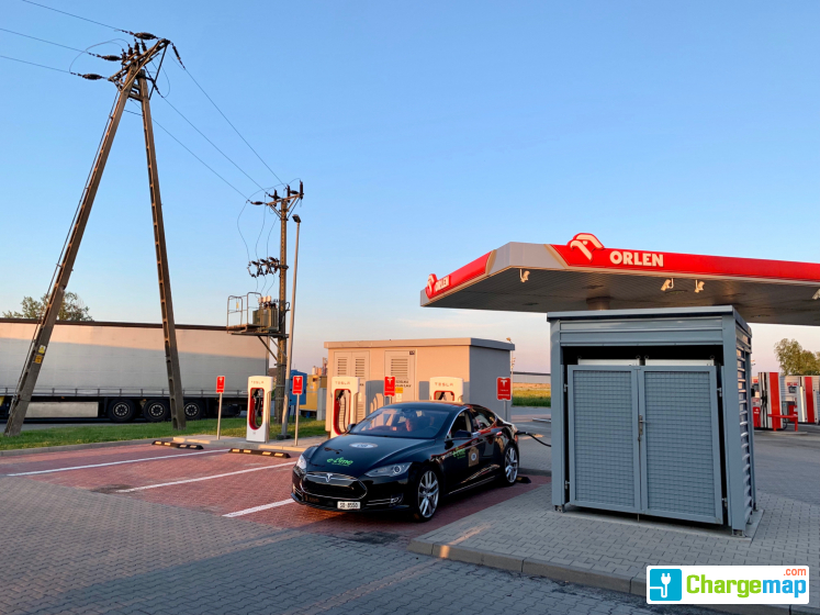 Tesla investe in Polonia, ma crea anche caos | Elettronauti.it