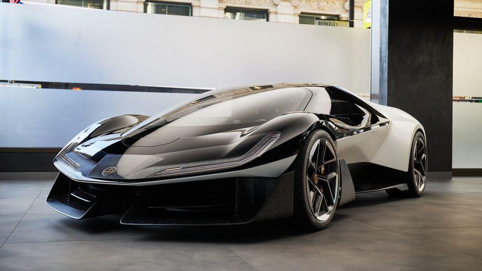 La “Theory 1” EV di Lotus, un'auto da 200 miglia orarie, segna il ritorno alla forma per il marchio
