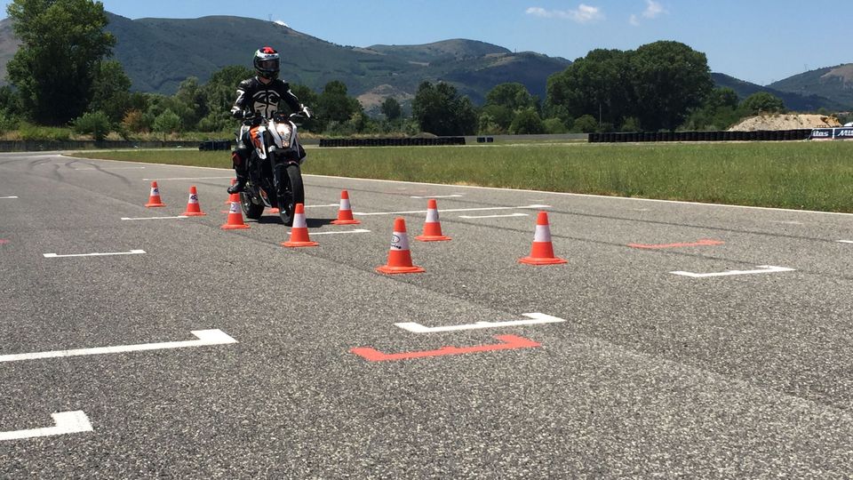 Esercitazione guida moto