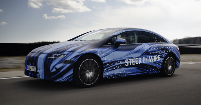 Mercedes prepara il volante elettronico: addio al collegamento meccanico dal 2026 | Elettronauti.it
