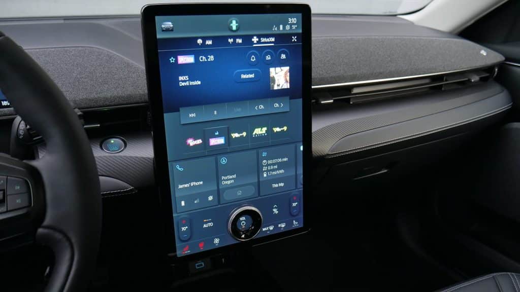 Ford salva la radio AM, tutti i proprietari di veicoli elettrici esistenti e futuri avranno accesso | Elettronauti.it