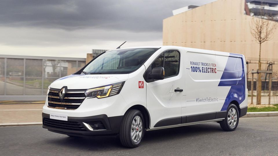 Renault Trucks completa il portafoglio elettronico con il furgone medio Trafic E-Tech