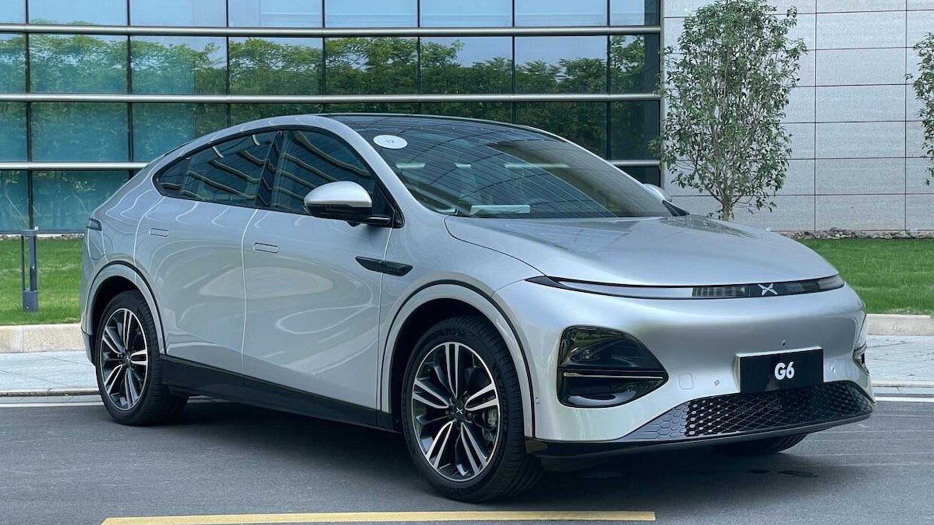 XPeng Motors lancia in Cina il SUV Coupé G6 al prezzo di 29.000 dollari, dando filo da torcere al Tesla Model Y.