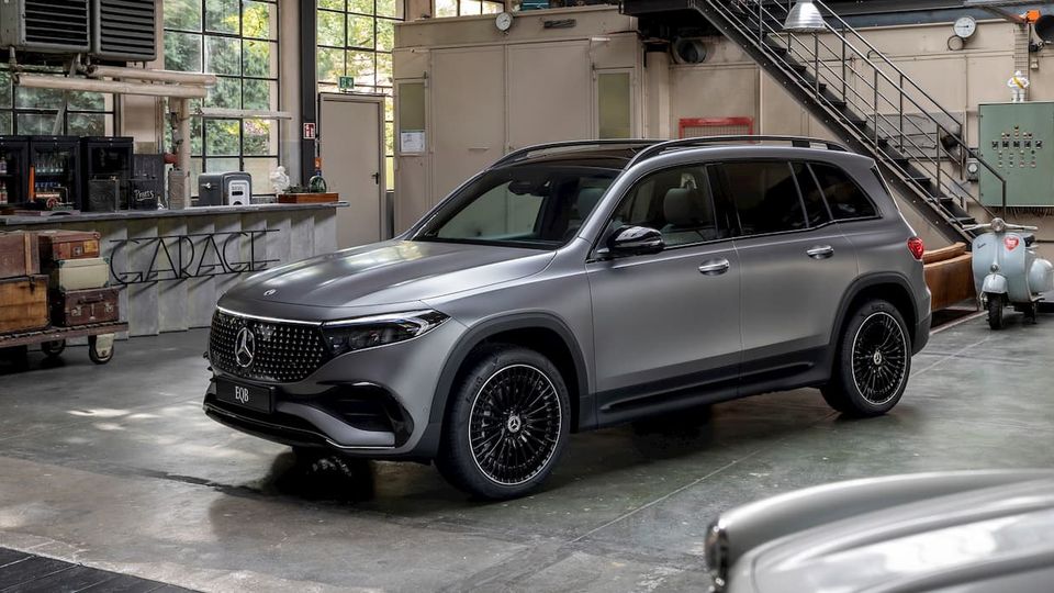 Mercedes EQB elettrica a 7 posti aggiornata per il 2024 con un nuovo facelift e nuove tecnologie