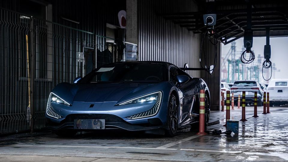 Le supercar U9 Yangwang in viaggio verso Goodwood