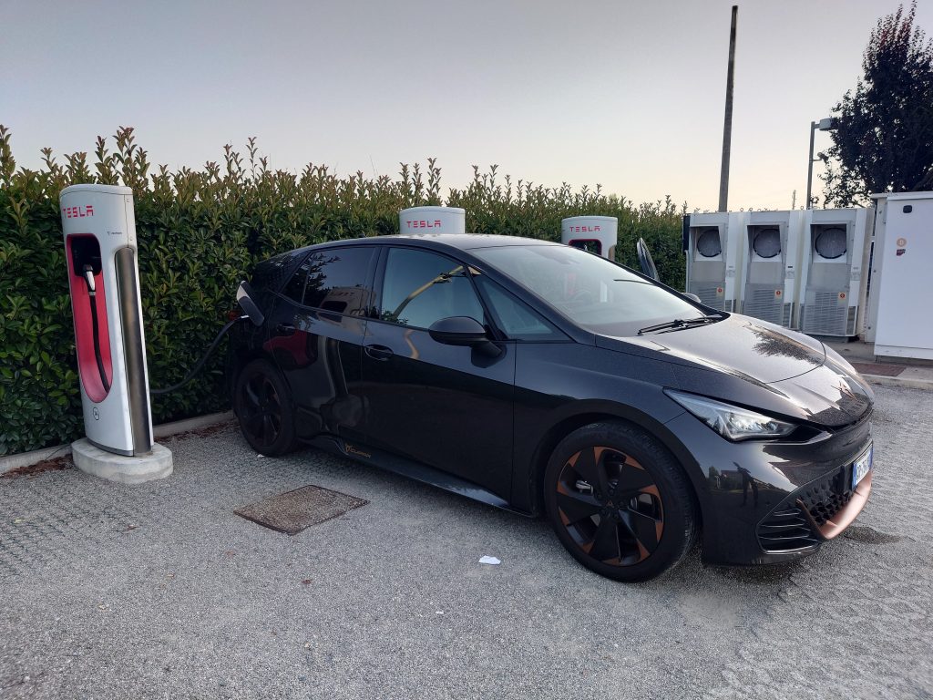 Milano-Forlì in Cupra Born. Come abbattere l'ansia da ricarica | Elettronauti.it