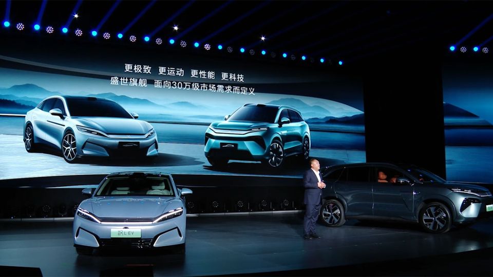 BYD Han L EV: la nuova berlina elettrica che sfida la Tesla Model S Plaid