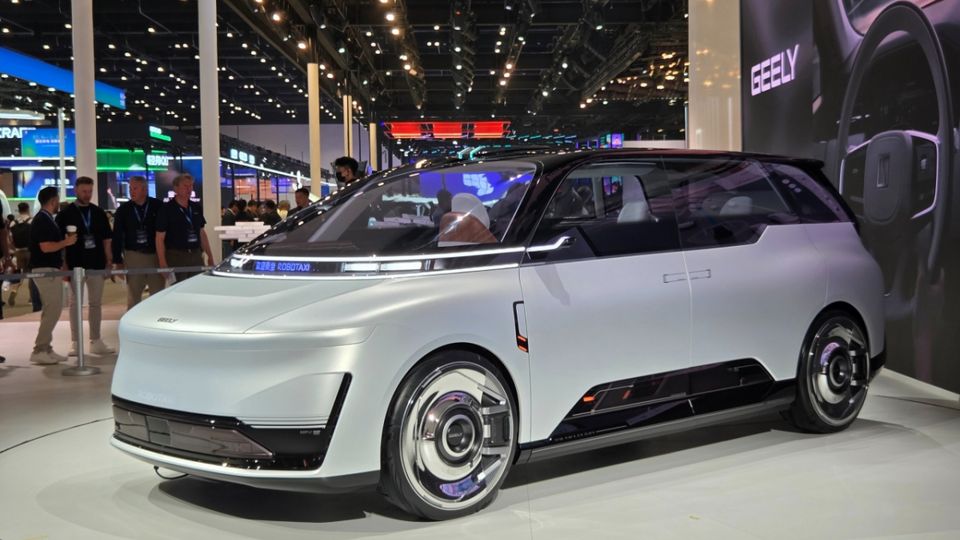 Geely EVA Cab robotaxi: debutto Auto China 2026
