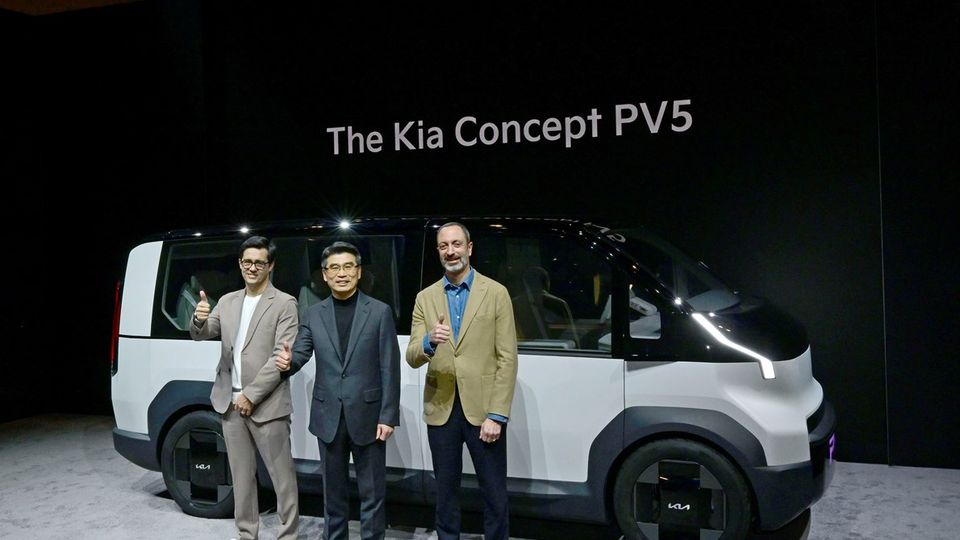 Kia introduce la strategia modulare "Platform Beyond Vehicle" e presenta diversi concept EV al CES