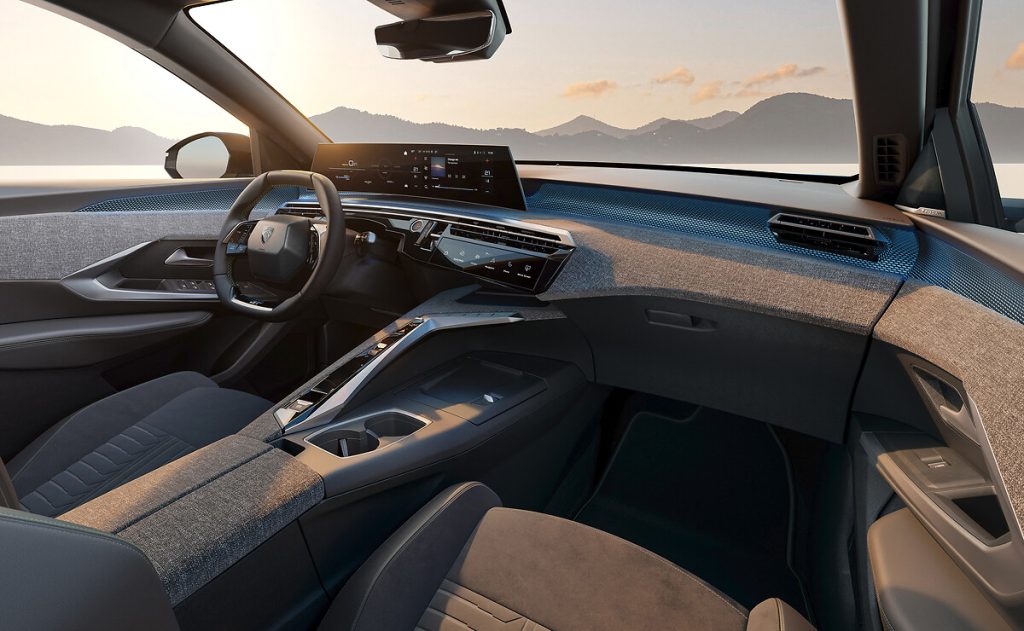 E-SUV - Il nuovo PEUGEOT E-3008: il SUV completamente elettrico di nuova generazione con un'autonomia fino a 700 km