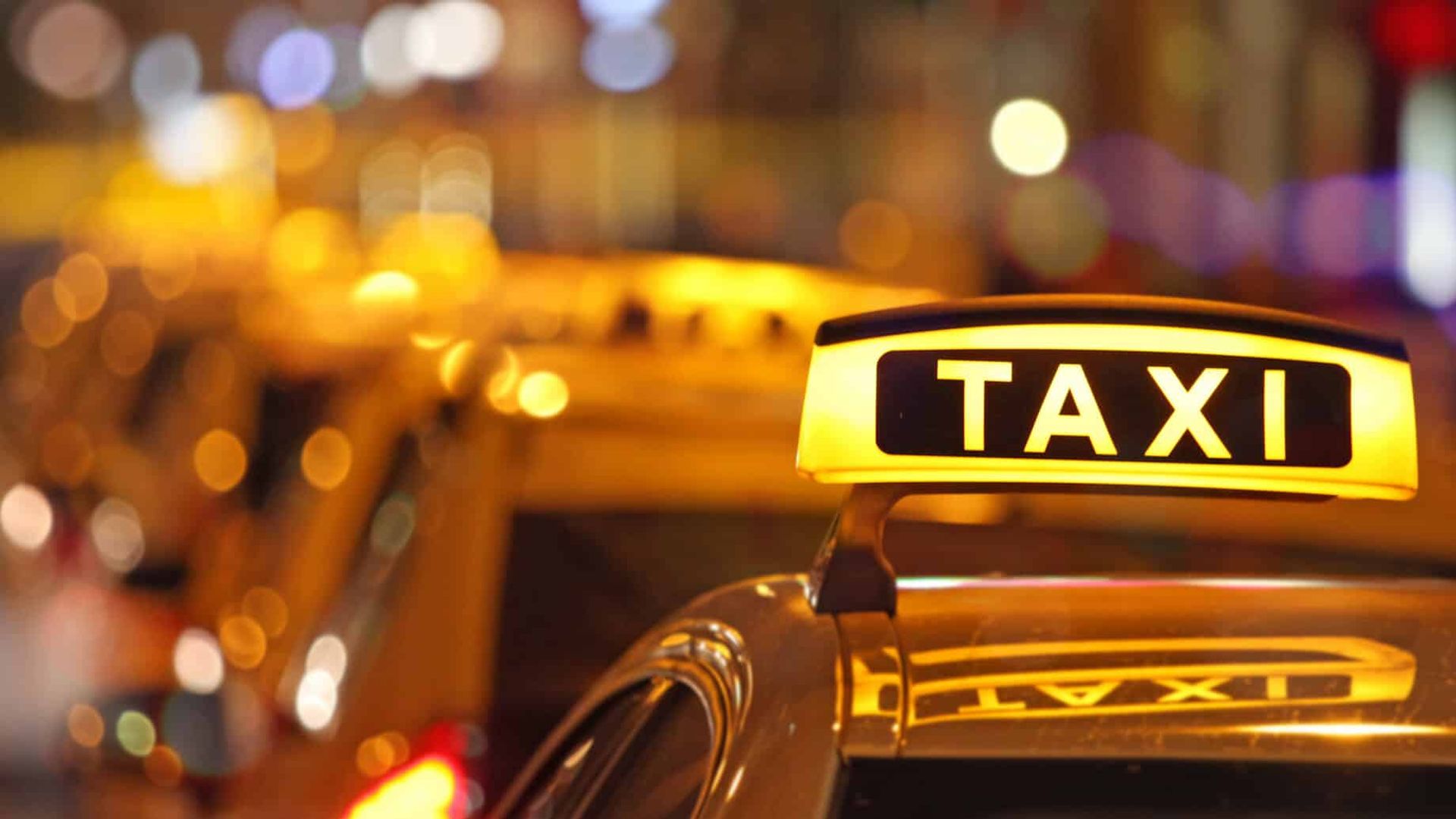 "Un segnale per l'intera Europa". Amburgo vieta i nuovi taxi con motore a combustione dal 2025
