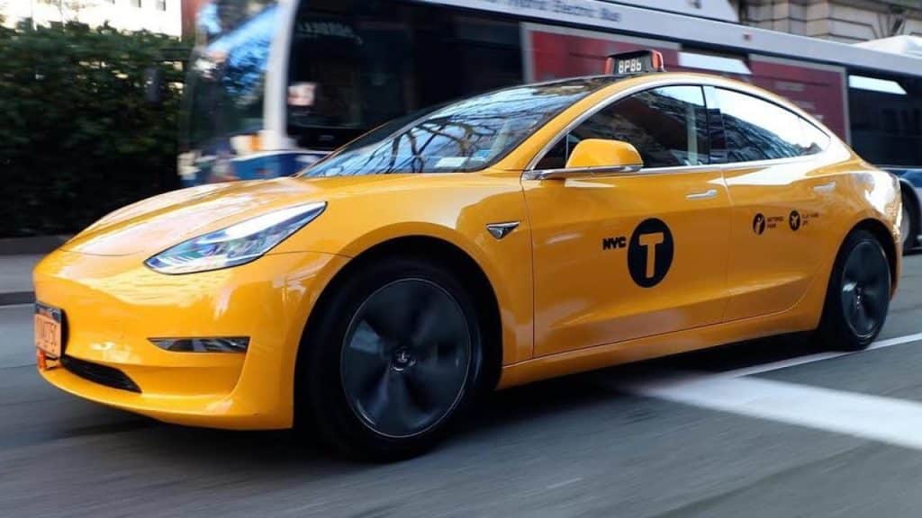 "Un segnale per l'intera Europa". Amburgo vieta i nuovi taxi con motore a combustione dal 2025 | Elettronauti.it