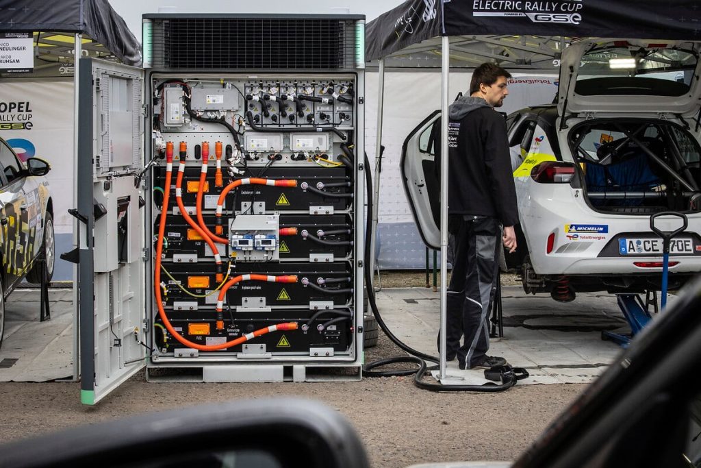 OPEL rivoluziona i rally elettrici con la ricarica mobile rapida e sostenibile di SCHALL-E | Elettronauti.it