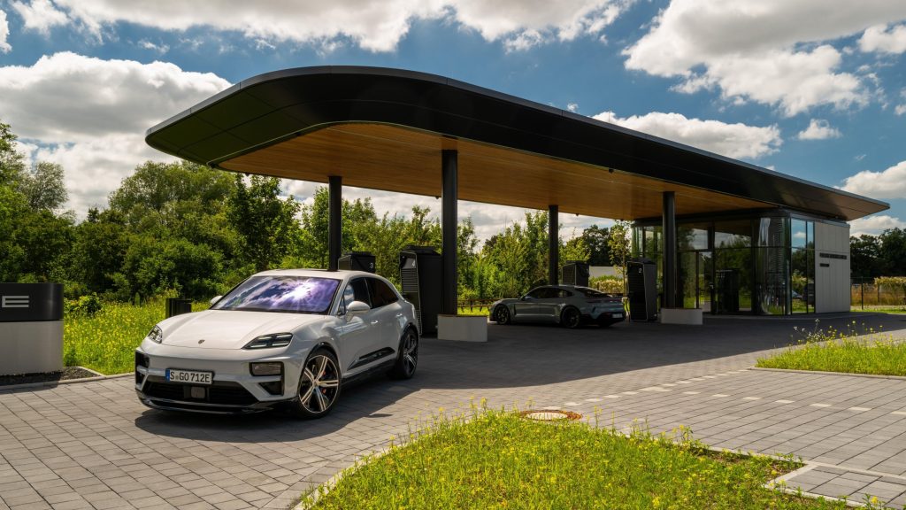 Stazione di ricarica Porsche Lounge | Elettronauti.it