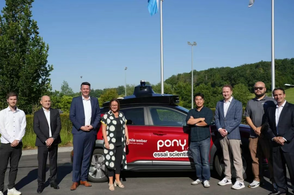 Pony.ai avvia i primi test su strada dei suoi Robotaxi in Lussemburgo, grazie a una partnership con Emile Weber. Espansione internazionale in Medio Oriente, Singapore e Corea del Sud.