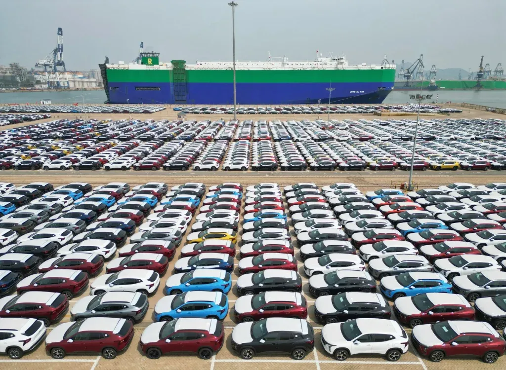 auto al porto in Cina | Elettronauti.it