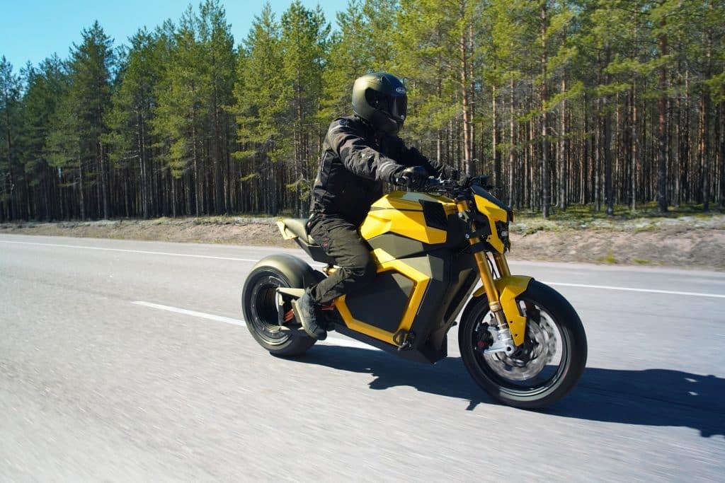 Verge, Il primo produttore di motociclette elettriche che si iscrive alla rete di ricarica NACS di Tesla | Elettronauti.it