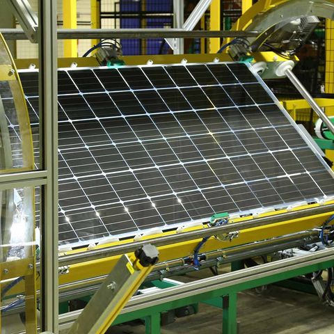 assemblaggio pannelli fotovoltaici
