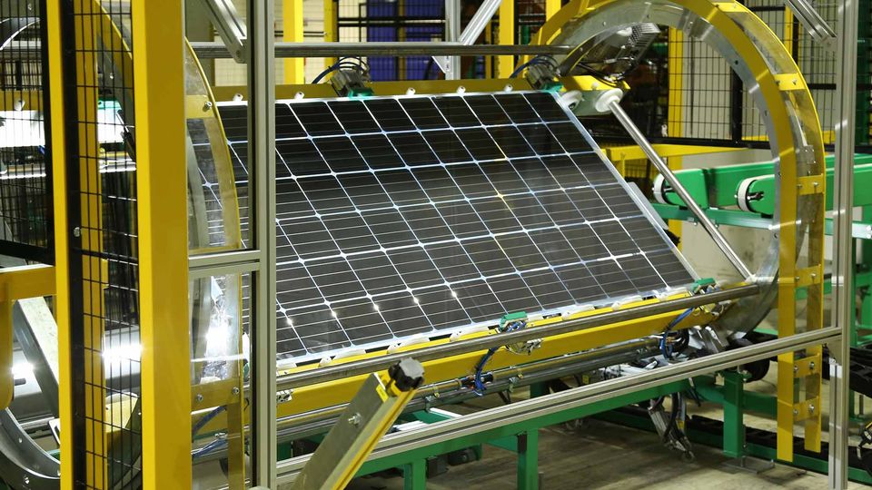 assemblaggio pannelli fotovoltaici