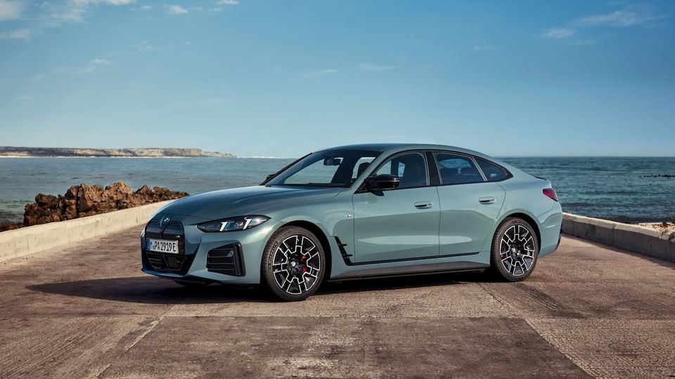 BMW nel segmento BEV lusso, vende più di Porsche ed Audi