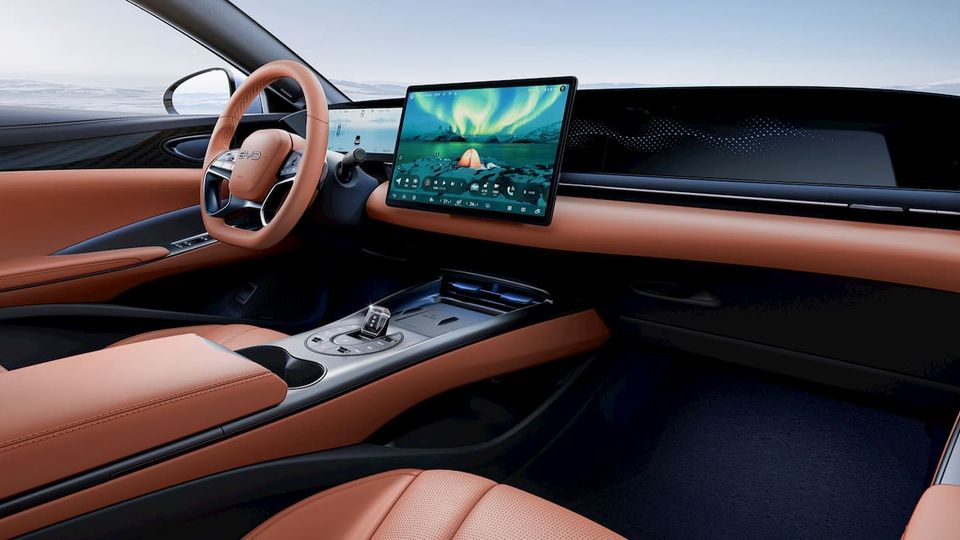 BYD Seal EV con nuovi interni aggiornati per tenere il passo con Tesla Model 3