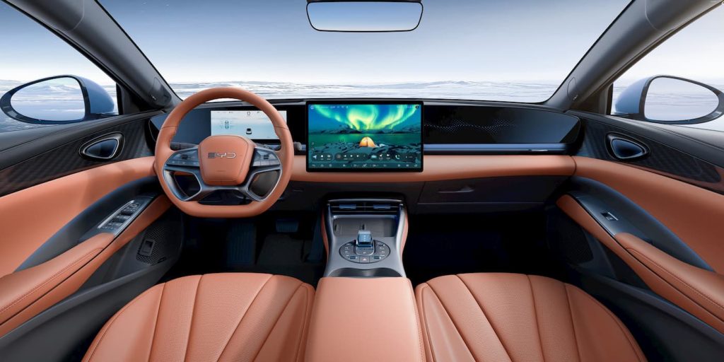 BYD Seal EV con nuovi interni aggiornati per tenere il passo con Tesla Model 3 | Elettronauti.it