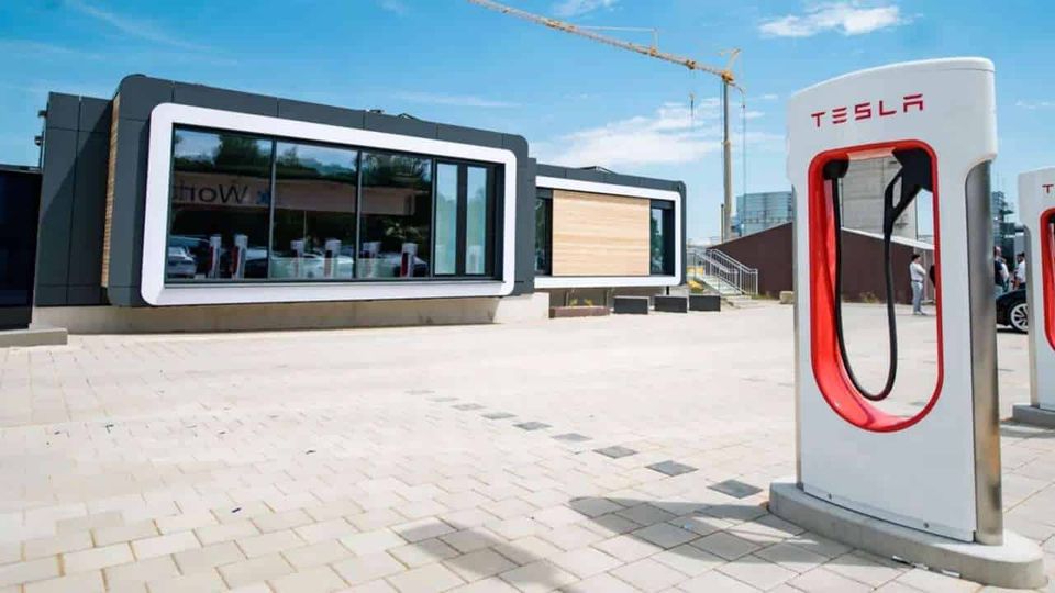 Tesla supercharger qube