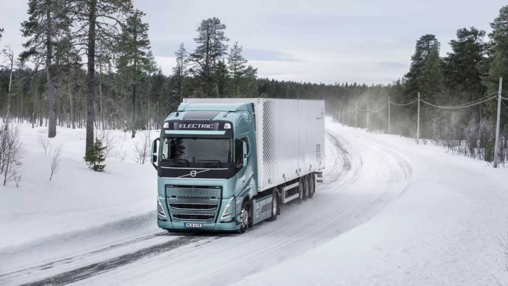 Camion Volvo Elettrico neve 1024x576