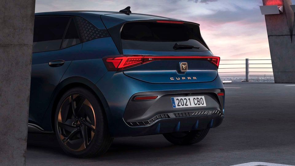 Cupra Born - Ricarica più velocemente e ritornano gli ADAS