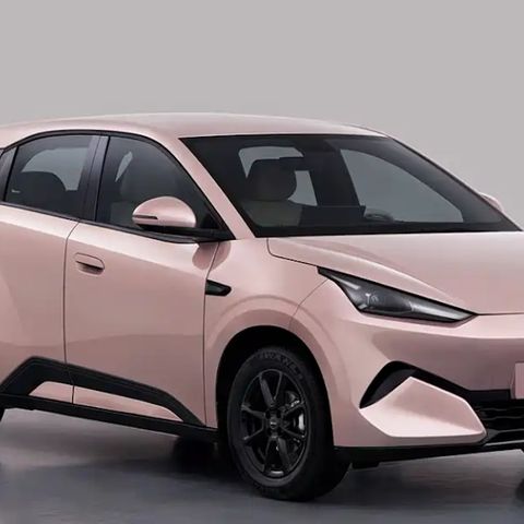 BYD Dolphin Surf, arriva il restyling: carrozzeria più grande e interni completamente rivisti