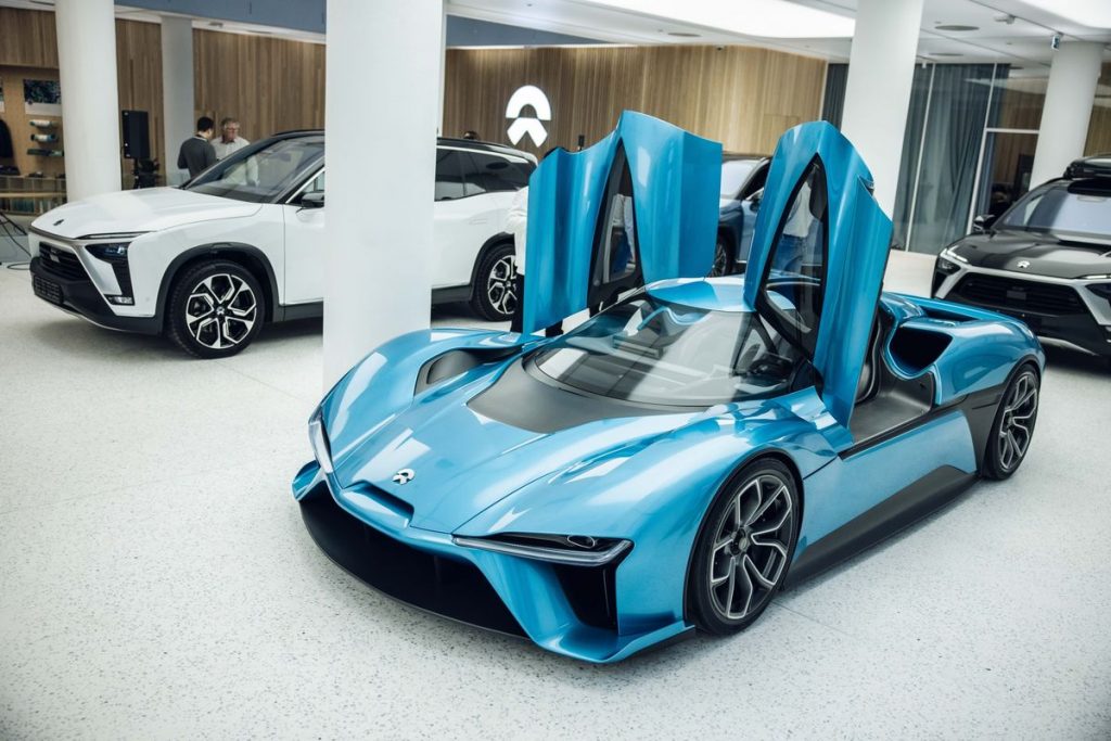 nio ep9 azzurra con portiere aperte predisposta a battery swap