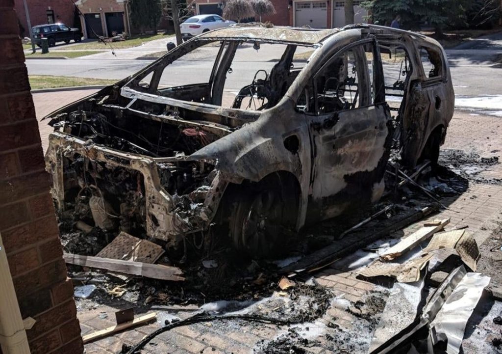 Stellantis, 24000 veicoli ibridi plug-in a rischio incendio! | Elettronauti.it