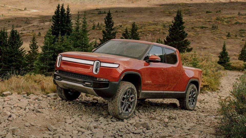 Rivian R1T Anteriore Rosso