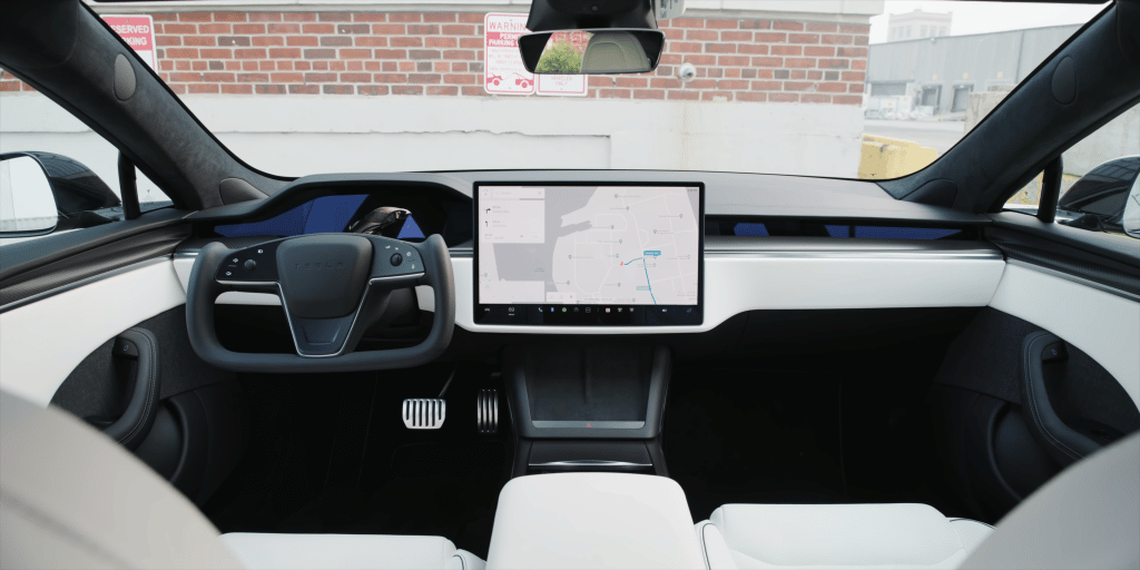 Tesla Model S Plaid Palladium Revision plancia