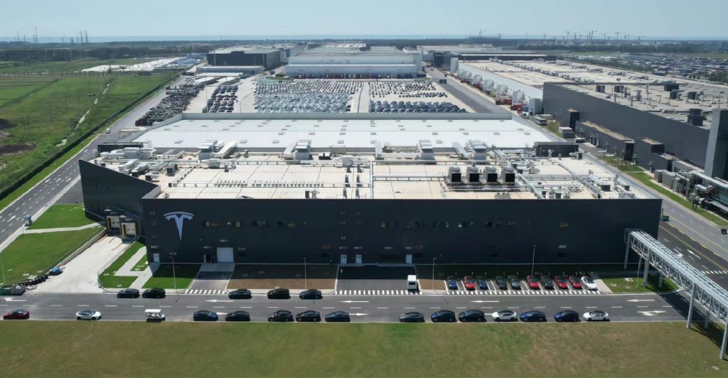 Tesla Gigafactory a Shanghai Vista Drone Laterale
