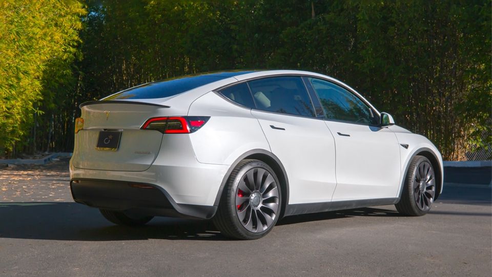 Tesla Model Y Bianca Performance Posteriore