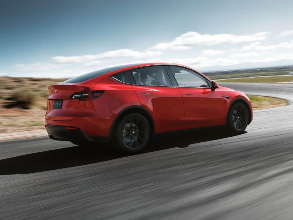 Tesla Model Y Rossa Laterale