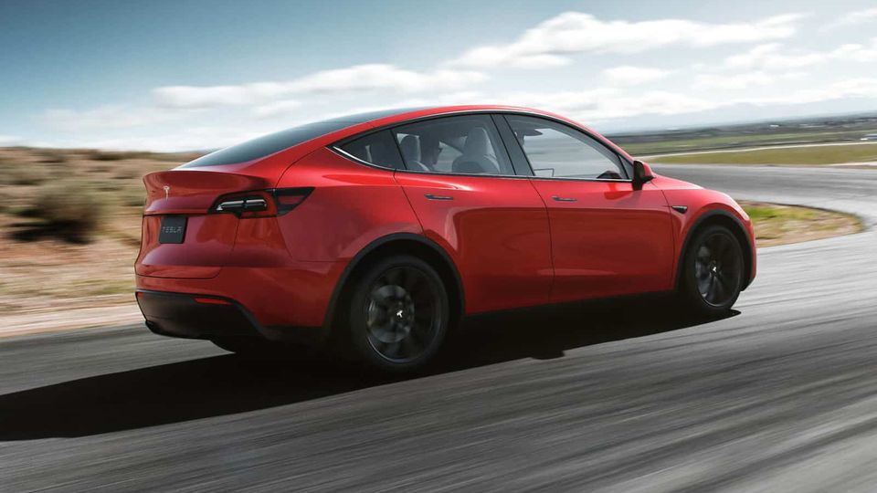 Tesla Model Y Rossa Laterale