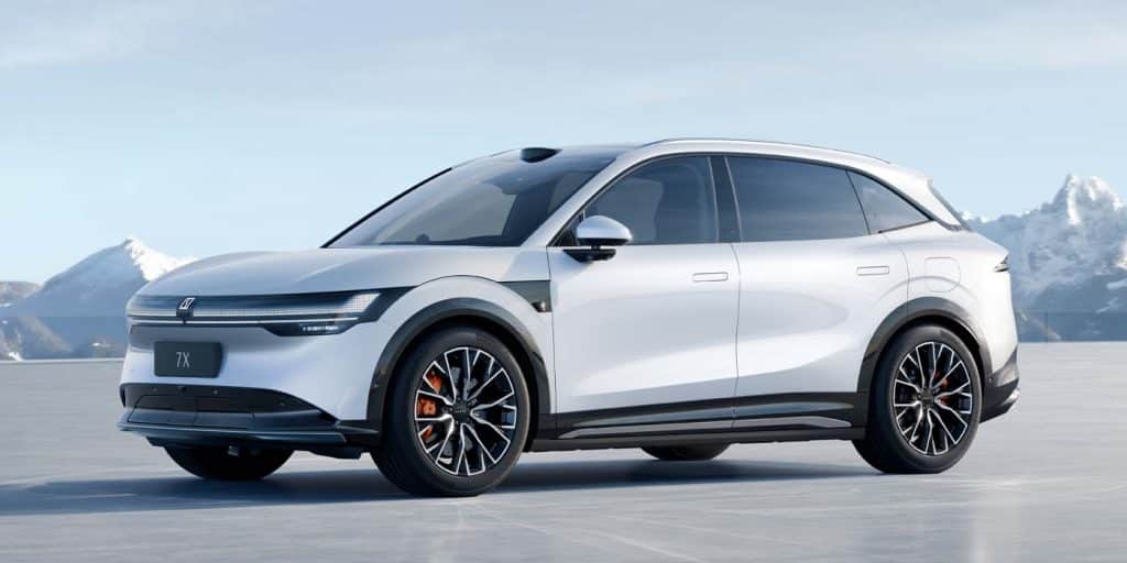 ZEEKR 7X mostrano uno stile più classico da SUV, ma sempre veloce | Elettronauti.it