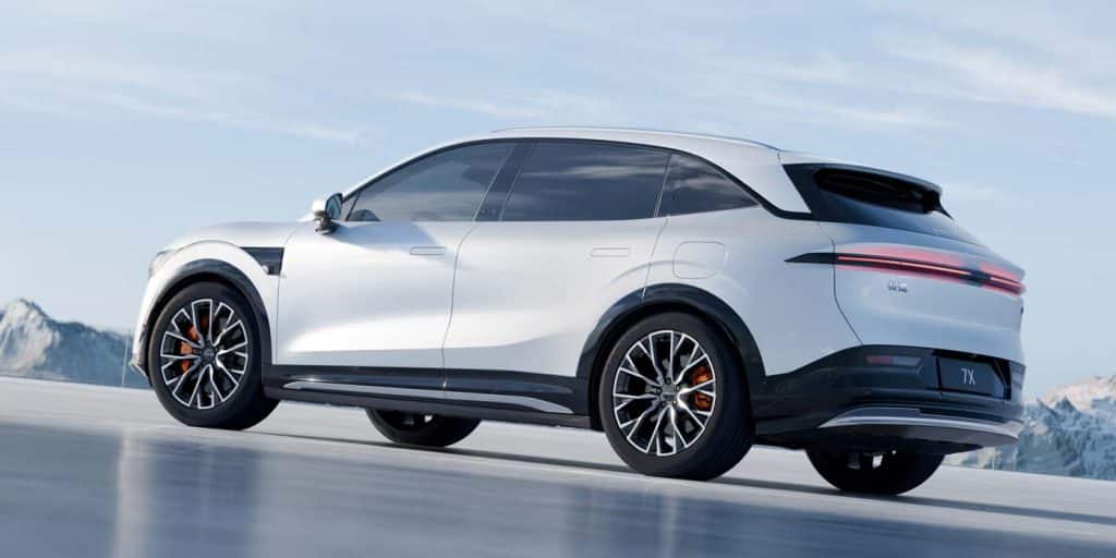 ZEEKR 7X mostrano uno stile più classico da SUV, ma sempre veloce | Elettronauti.it