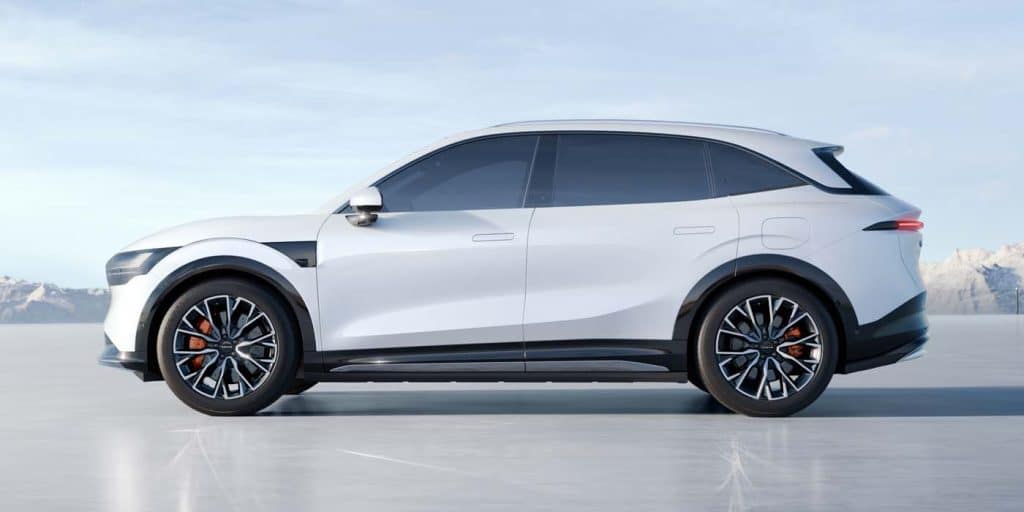 ZEEKR 7X mostrano uno stile più classico da SUV, ma sempre veloce | Elettronauti.it