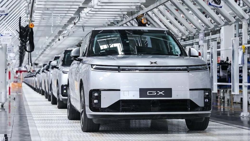 Xpeng lancia il primo robotaxi di serie senza LiDAR