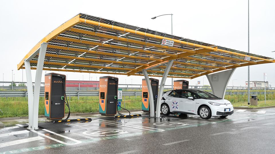 ACEA, ricariche HPC per chi non può caricare a casa. Ma sarà corretto?