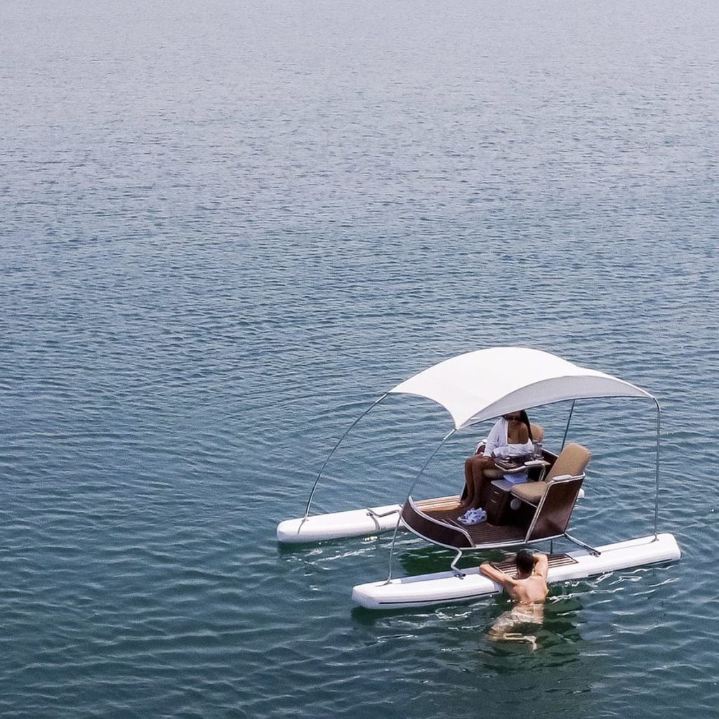 Un catamarano elettrico di lusso a due posti, proveniente dalla Cina, sorprendentemente conveniente | Elettronauti.it