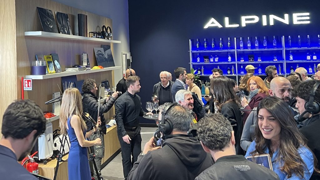 Inaugurato a Milano l'Atelier A290 Alpine Lounge | Elettronauti.it
