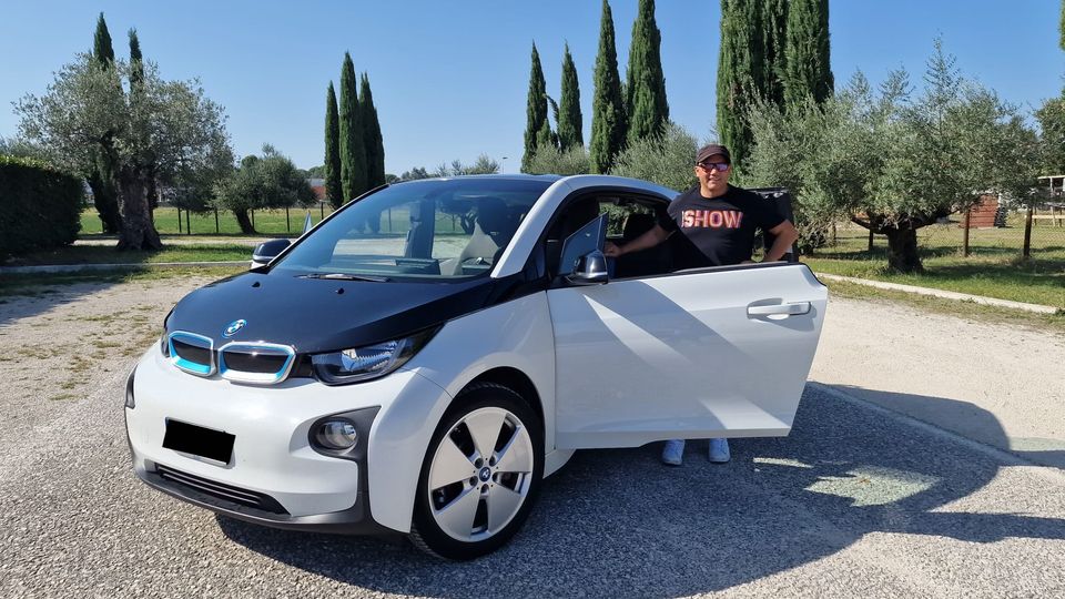 Antonio ritira la sua nuova BMW i3 e ci racconta la sua esperienza in elettrico