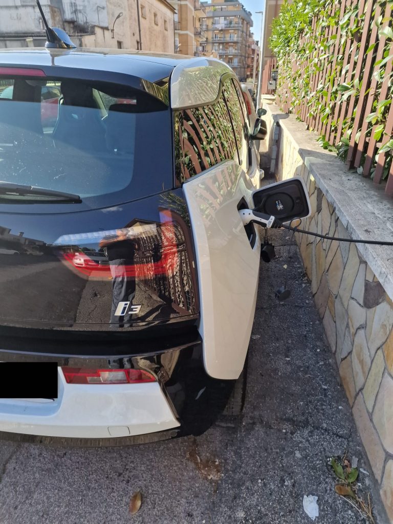 Antonio ritira la sua nuova BMW i3 e ci racconta la sua esperienza in elettrico | Elettronauti.it